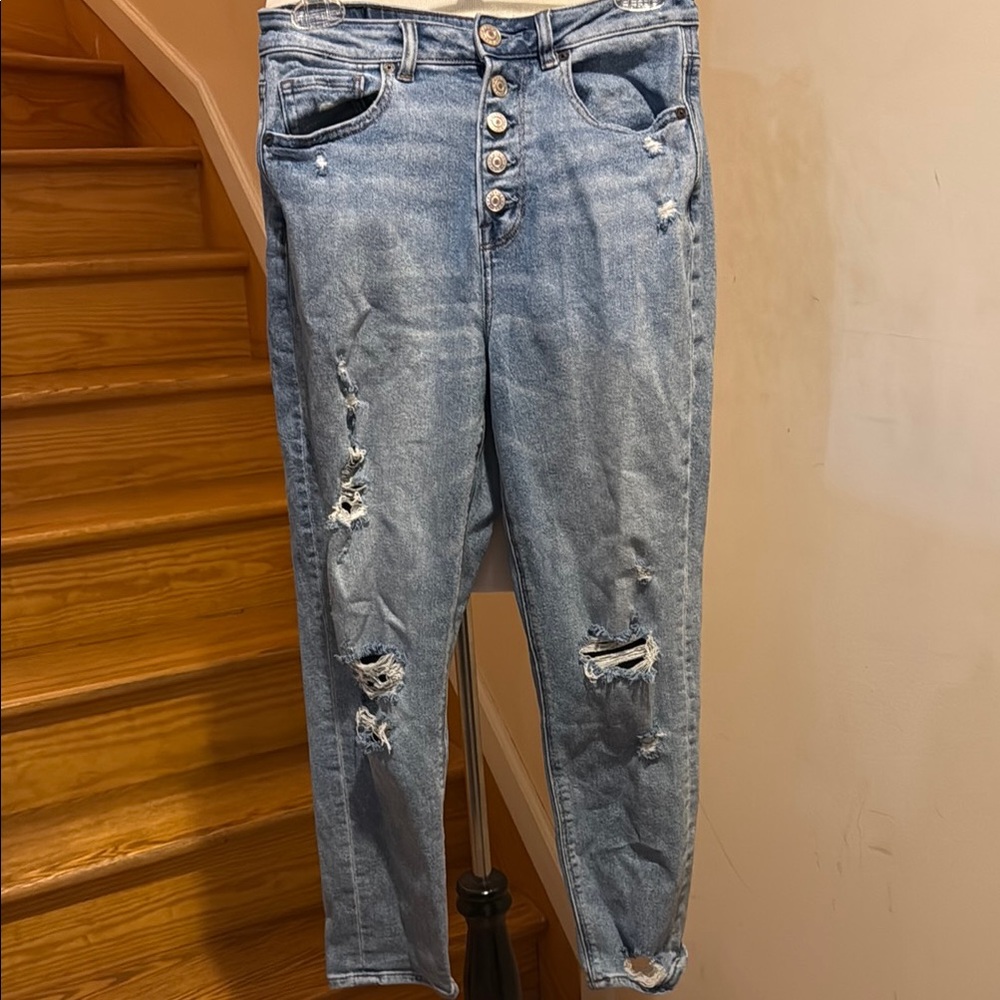 American Eagle Women's Distressed Blue Jeans